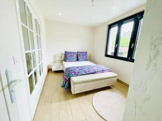 Stylish, Calm and Green Home Stay - Saint-Fargeau-Ponthierry - 3