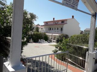 Apartment Daisy- excellent location close to Rab - 0