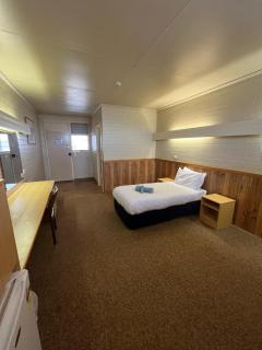 Opal Inn Hotel, Motel, Caravan Park - Coober Pedy - 4