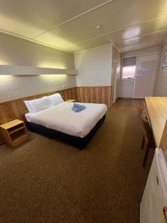 Opal Inn Hotel, Motel, Caravan Park - Coober Pedy - 5