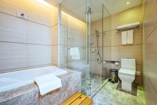 Holiday Inn & Suites Suzhou Yangcheng Lake by IHG - 4