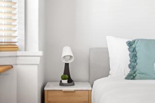 Bright Double Room - Nearby Shops & Eateries - Shared Bathroom - 9