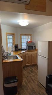 Charming 1 BR Compact Cabin - Marion - 4