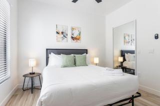2BR CozySuites at Kierland Commons with pool #02 - Scottsdale - 1