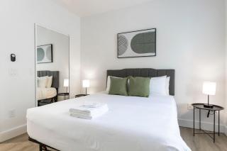 2BR CozySuites at Kierland Commons with pool #04 - Scottsdale - 1