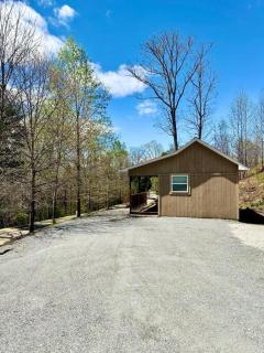 Cottage on Lake James Resort Amenities Included - Marion - 1
