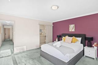 Spacious Queen Ensuite Room - Centrally Located - Pymble - 0