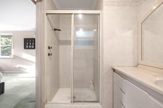 Spacious Queen Ensuite Room - Centrally Located - Pymble - 7