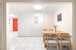 Spacious Queen Ensuite Room - Centrally Located - Pymble - 5