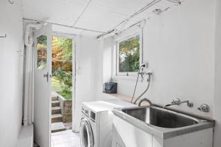 Spacious Queen Ensuite Room - Centrally Located - Pymble - 2