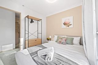 Quaint Queen Room in Pymble - Private Spot - Shared Bathroom - Pymble - 0