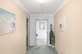 Quaint Queen Room in Pymble - Private Spot - Shared Bathroom - 6