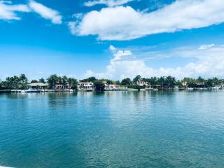 BAY & OCEAN VIEWS LUX 2BR 2BA CONDO! Miami Beach! Parking - Miami Beach - 1
