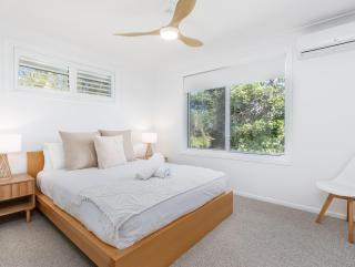 Coastal Home, 500m Walk to Hospital with Ocean Views - 2