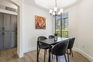 CozySuites at Kierland Commons with pool #16 - Scottsdale - 1