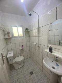 Studio meublé à bas prix (salon, chambre, douche, cuisine) - Yasika - 1