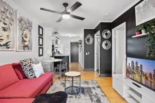 Retro Chic Vibes, Tropical Pool & Prime Location - Brisbane - 1