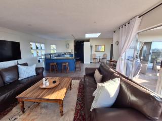 Sea Breeze Apartments - 9