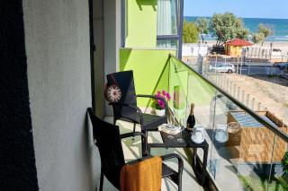 Evelyn's Apartment Spa&Pool Beach Resort - Mamaia - 9