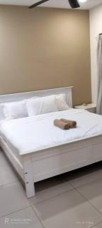 OPAHOME SWISS GARDEN RESIDENCE 2BDRM Family Suite with Pool View - Kuantan - 6