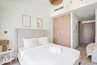 Lux Apartment with a Pool, Gym & Private Balcony - Dubai - 4