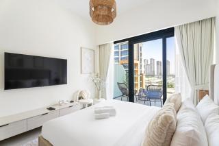 Lux Apartment with a Pool, Gym & Private Balcony - Dubai - 9