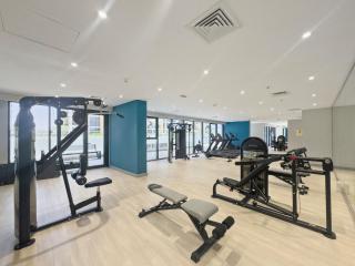 Lux Apartment with a Pool, Gym & Private Balcony - Dubai - 5