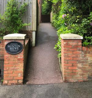 The private Minton Mews No 3 - 1