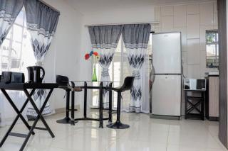 Elegant Poolside Retreat 2-Bed Luxury Guesthouse - Newcastle - 2
