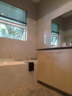Blue Oasis 2 Sleeper Studio- Garden suite - Benoni - 8
