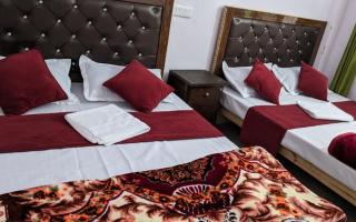 Blue Pine Tourist Lodge by StayApart , Sitapur 7 kms short of Gaurikund - Gaurikund - 4