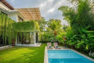 Lush 3 BR enclose living room next to Canggu beach - Canggu - 0