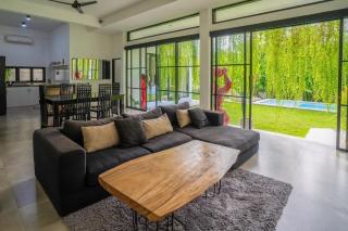 Lush 3 BR enclose living room next to Canggu beach - Canggu - 7