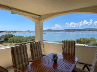 Luxury Beach Apartment - 9