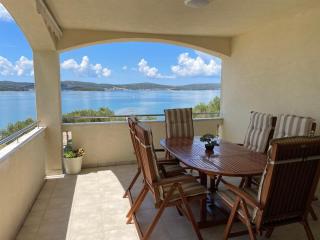Luxury Beach Apartment - 8