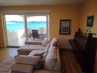 Luxury Beach Apartment - 6