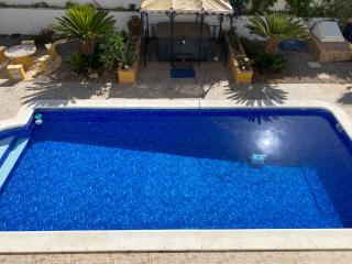 Luxury Beachfront Villa in La Perla - - 9