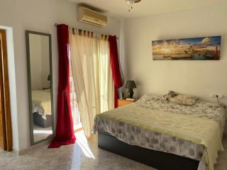 Luxury Beachfront Villa in La Perla - - 3