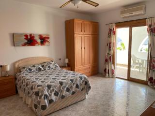 Luxury Beachfront Villa in La Perla - - 6