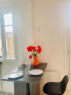 Chez Guillaume joli Studio, RER proche château et direct Paris, Petite Cour ensoleillée - Versalles - 6