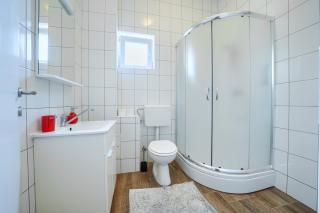 Cozy New Apartments with Private Pool Podstrana - Podstrana - 5