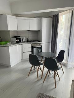 Ryan's Studio - Mamaia - 9