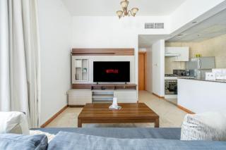 GuestReady - Bright 1BR with Balcony & Marina View - 2