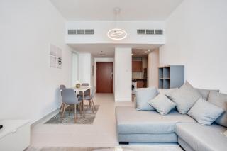 Stylish 2bd with great view in Marina View Tower - Dubai - 1