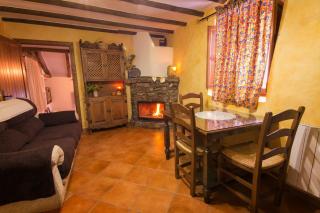 romantic house for 2 or 4 people with jacuzzi - - 4
