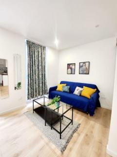 Bonito y Ambientado 10 AA1 - Parijs - 0