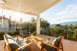 Avia's Seaside Hideaway with Lush Garden - Avia - 0