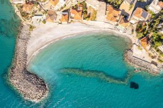 Avia's Seaside Hideaway with Lush Garden - Avia - 8