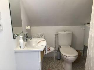 Petite dépendance comme la cabine d’un bateau. - 6