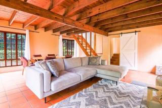 Executive suite with full kitchen & lounge - 0